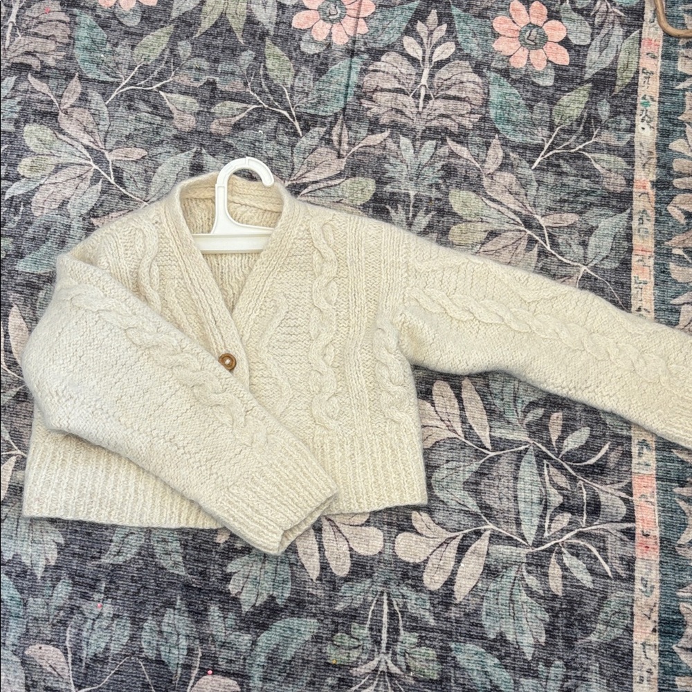 Chaser Cream Cable-Knit V-Neck Button Cardigan